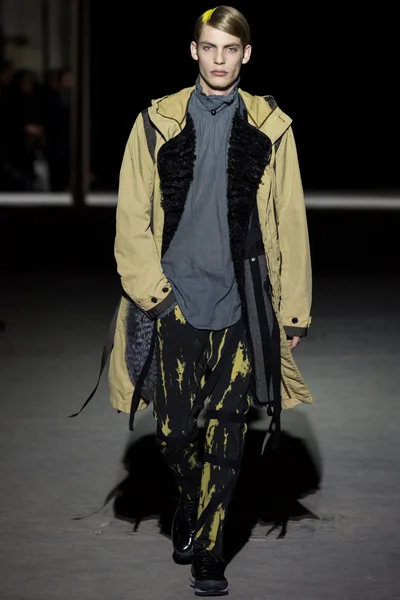 Look 25